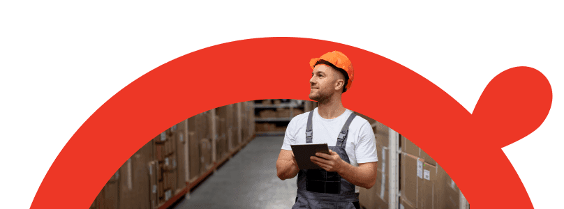 pria memegang laptop